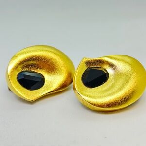 Vintage Lee Wolf Gold Tone Retro Black Stone Inset Large Clip Earrings